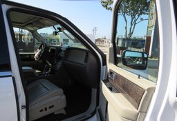 2015 Lincoln Navigator - Image 38