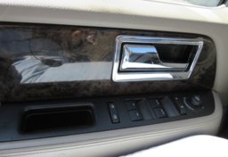 2015 Lincoln Navigator - Image 48