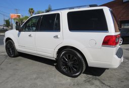2015 Lincoln Navigator - Image 4