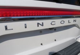 2015 Lincoln Navigator - Image 14