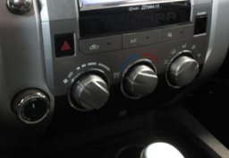 2014 Toyota Tundra 4WD Truck - Image 46