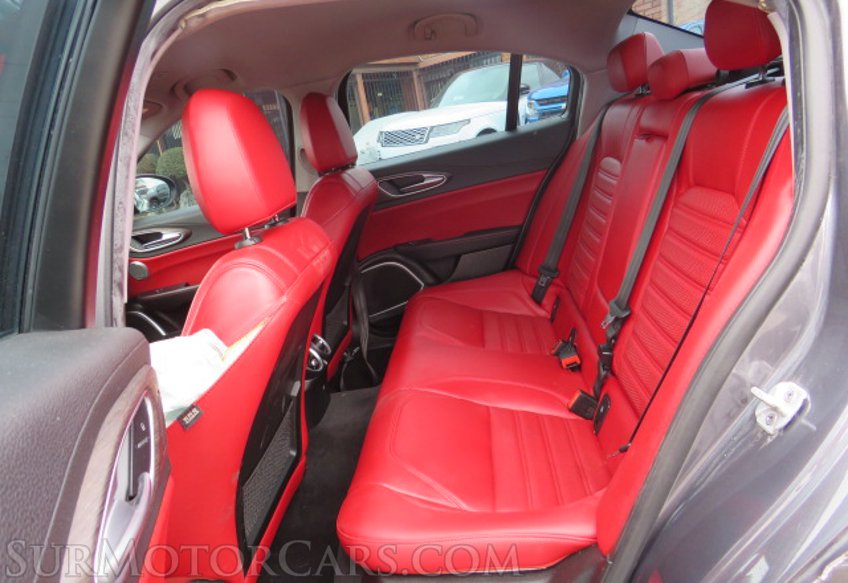 2017 Alfa Romeo Giulia - Image 30