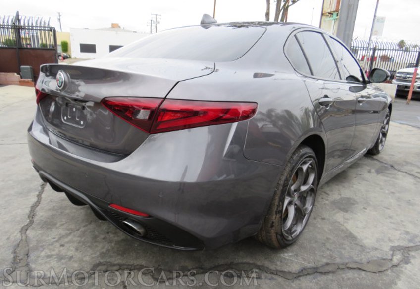 2017 Alfa Romeo Giulia - Image 6