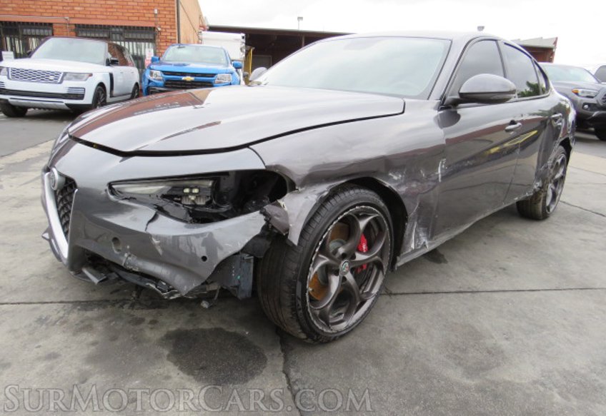 2017 Alfa Romeo Giulia - Image 2