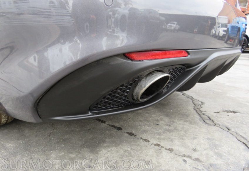 2017 Alfa Romeo Giulia - Image 20