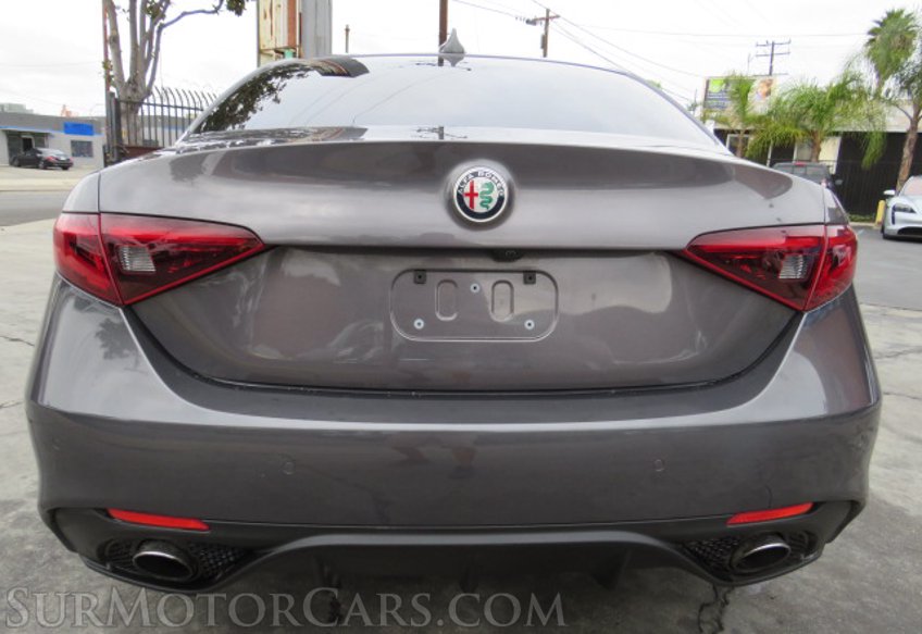 2017 Alfa Romeo Giulia - Image 11