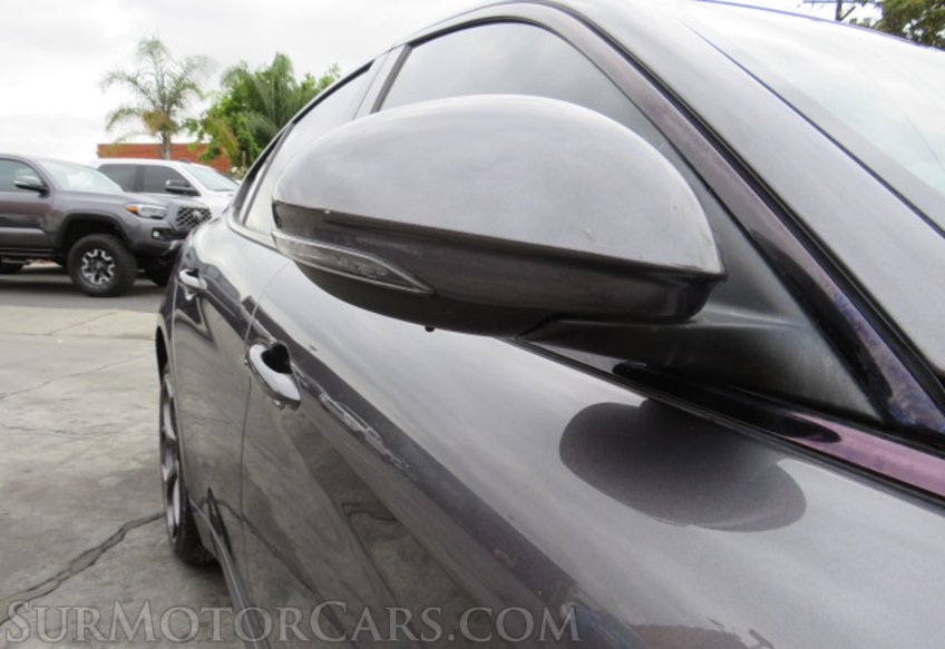 2017 Alfa Romeo Giulia - Image 10