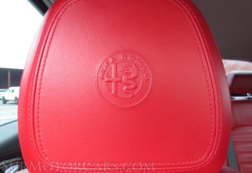 2017 Alfa Romeo Giulia - Image 28