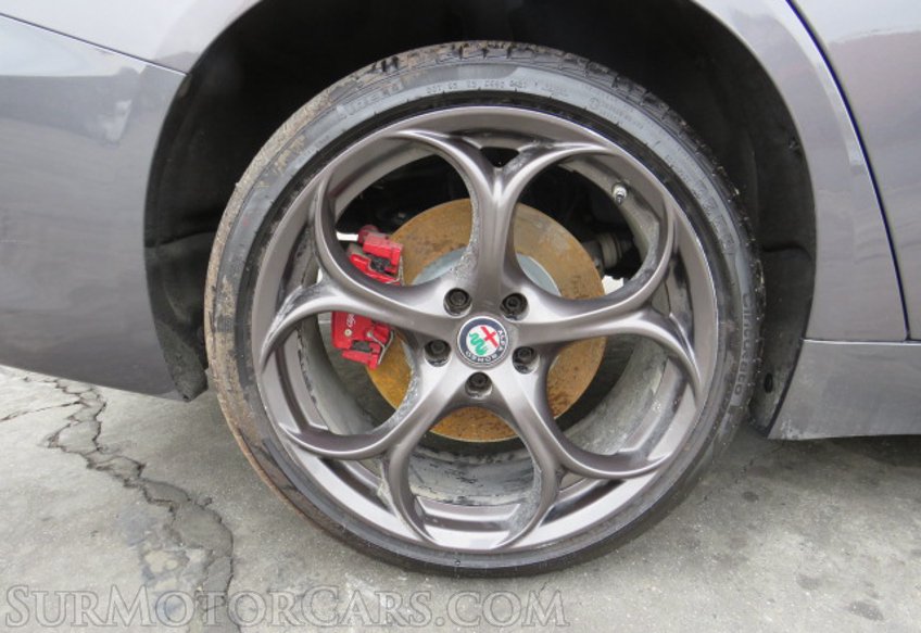 2017 Alfa Romeo Giulia - Image 25