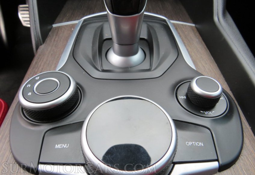 2017 Alfa Romeo Giulia - Image 38