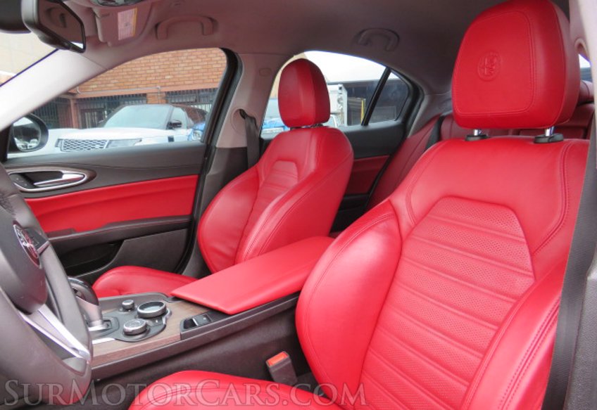 2017 Alfa Romeo Giulia - Image 26