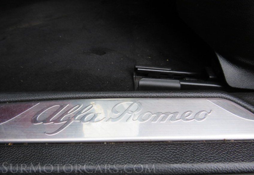2017 Alfa Romeo Giulia - Image 41