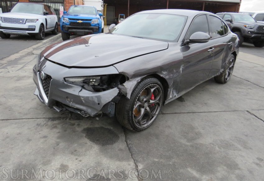 2017 Alfa Romeo Giulia - Image 4