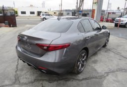 2017 Alfa Romeo Giulia - Image 8