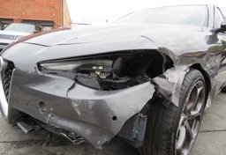 2017 Alfa Romeo Giulia - Image 16