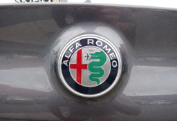 2017 Alfa Romeo Giulia - Image 23
