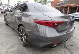 2017 Alfa Romeo Giulia - Image 5