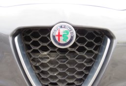 2017 Alfa Romeo Giulia - Image 15