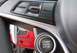 2017 Alfa Romeo Giulia - Image 33