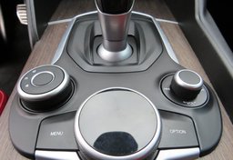 2017 Alfa Romeo Giulia - Image 38