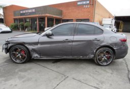 2017 Alfa Romeo Giulia - Image 9