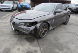2017 Alfa Romeo Giulia - Image 4