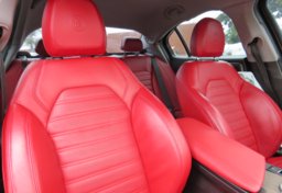 2017 Alfa Romeo Giulia - Image 27