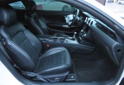 2019 Ford Mustang - Image 25