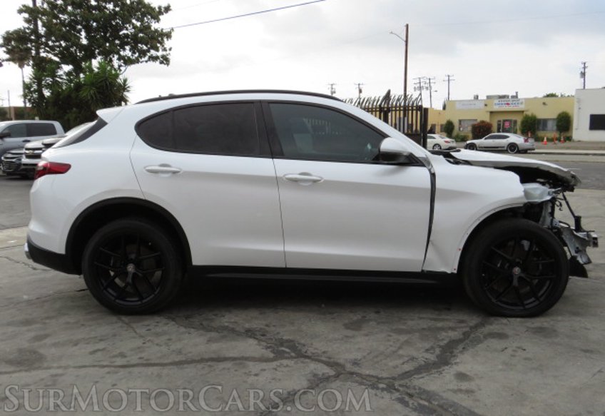 2019 Alfa Romeo Stelvio - Image 5