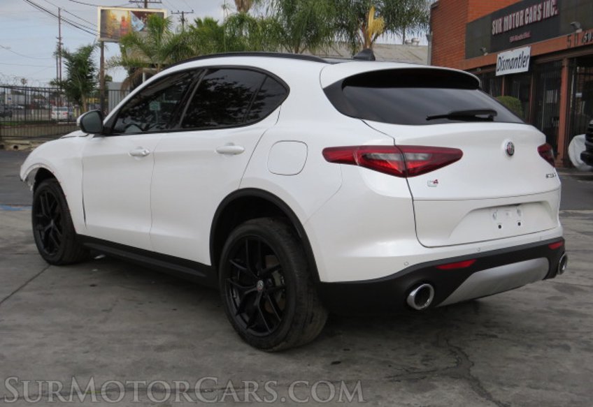 2019 Alfa Romeo Stelvio - Image 9