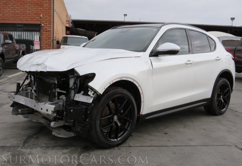 2019 Alfa Romeo Stelvio - Image 2