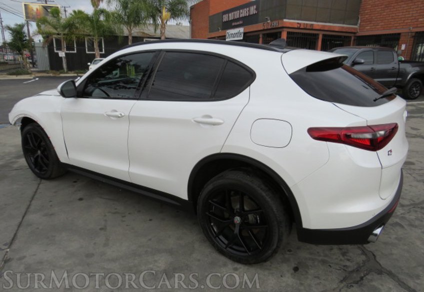 2019 Alfa Romeo Stelvio - Image 8