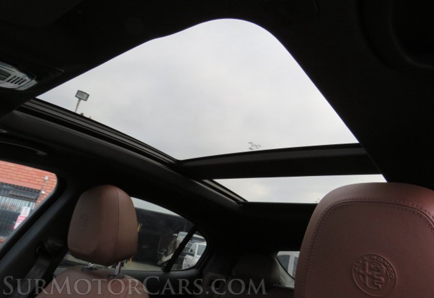 2019 Alfa Romeo Stelvio - Image 42