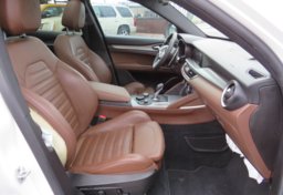 2019 Alfa Romeo Stelvio - Image 19
