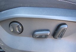 2022 Volkswagen Taos - Image 36