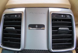 2014 Porsche Panamera - Image 39