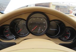 2014 Porsche Panamera - Image 30