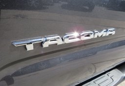 2020 Toyota Tacoma 4WD - Image 19