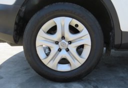 2015 Toyota RAV4 - Image 18