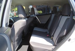 2015 Toyota RAV4 - Image 30