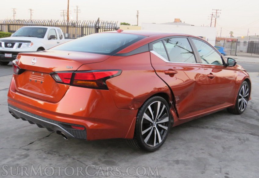 2021 Nissan Altima - Image 9