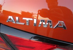 2021 Nissan Altima - Image 16