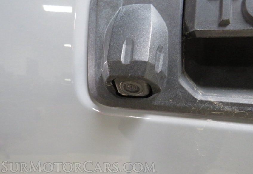 2019 Toyota Tacoma - Image 13