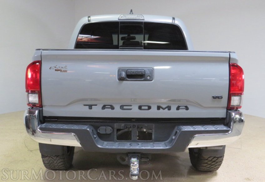 2019 Toyota Tacoma - Image 12