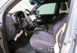 2019 Toyota Tacoma - Image 30