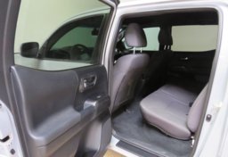 2019 Toyota Tacoma - Image 21