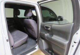 2019 Toyota Tacoma - Image 22