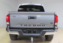 2019 Toyota Tacoma - Image 12