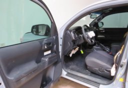 2019 Toyota Tacoma - Image 19