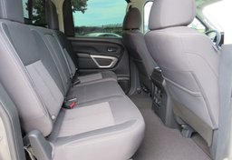 2021 Nissan Titan - Image 30